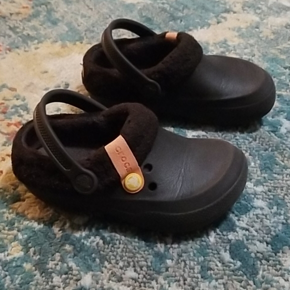 crocs with removable fur